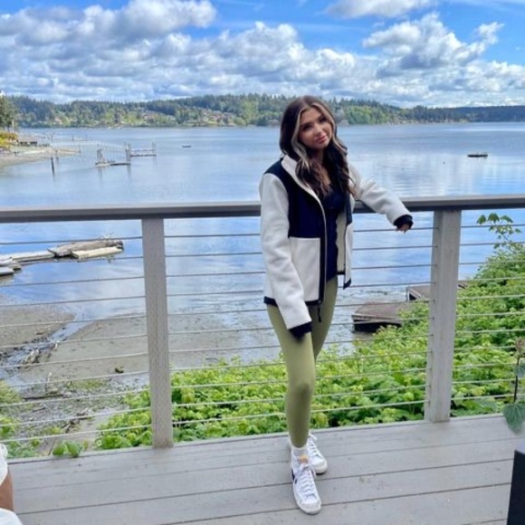 Meet your Posher, Alex - Picture 1 of 1